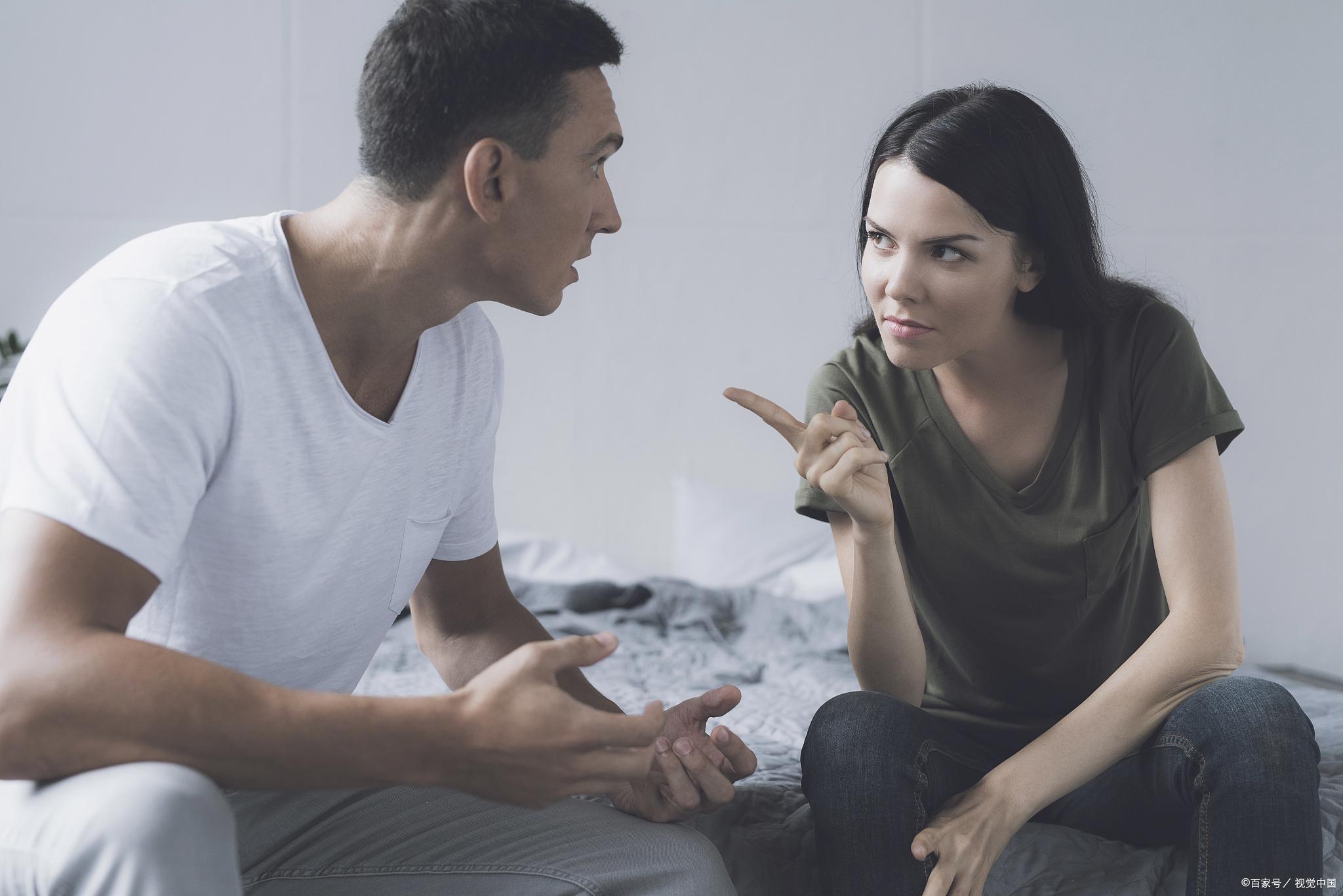 背娃送外卖的单亲妈妈答应公婆不嫁人这是一个非常感人的故事，涉及到单亲家庭、工作和家庭责任等多个方面。在这种情况下，背娃送外卖的单亲妈妈面临着巨大的生活压力，不仅要照顾孩子的成长和教育，还要承担家庭的经济负担。如果她答应公婆不嫁人，可能是出于多方面的考虑。